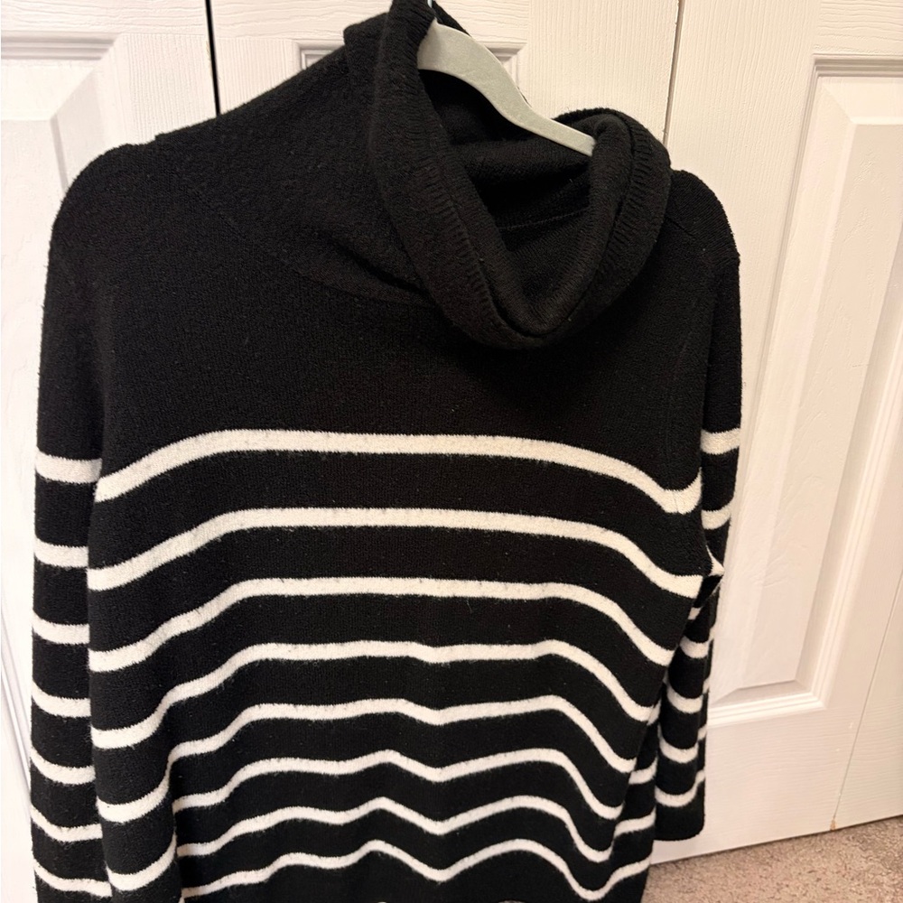 Old Navy Black Knit Sweater